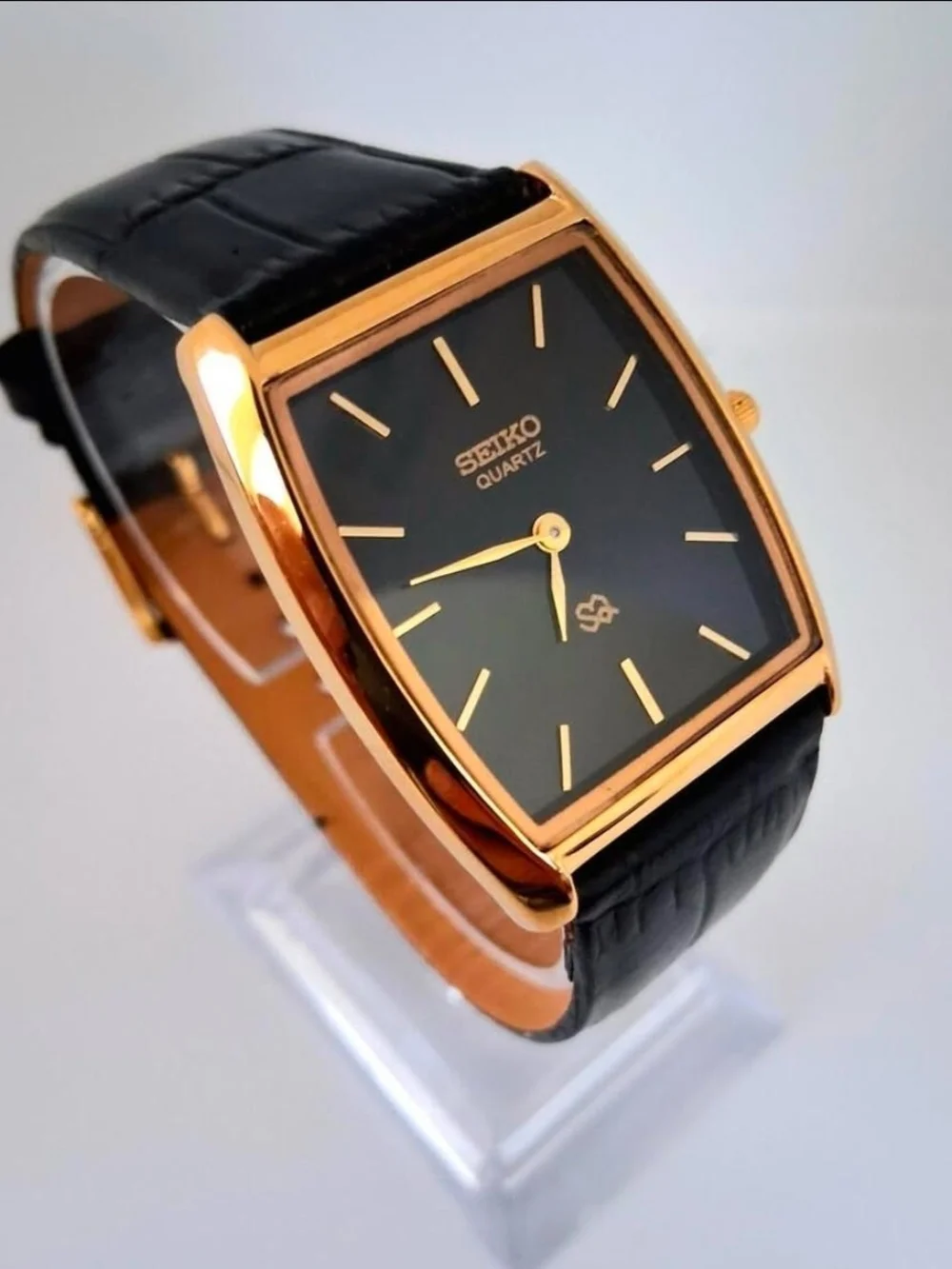 Seîko Slim Tonneau Barrel 33mm Tank Watch for me or Women